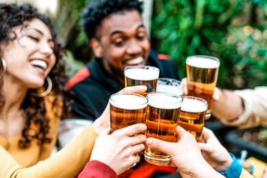 Singles Afternoon Pub Crawl in London (All Ages)